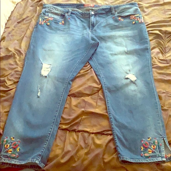 Embroidered Distressed Jeans - Picture 2 of 2